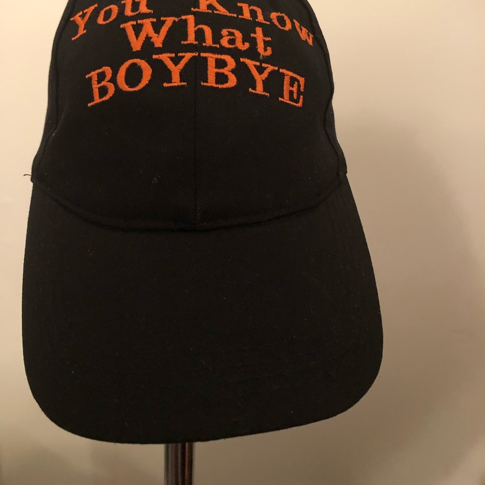 Black baseball cap.NWT